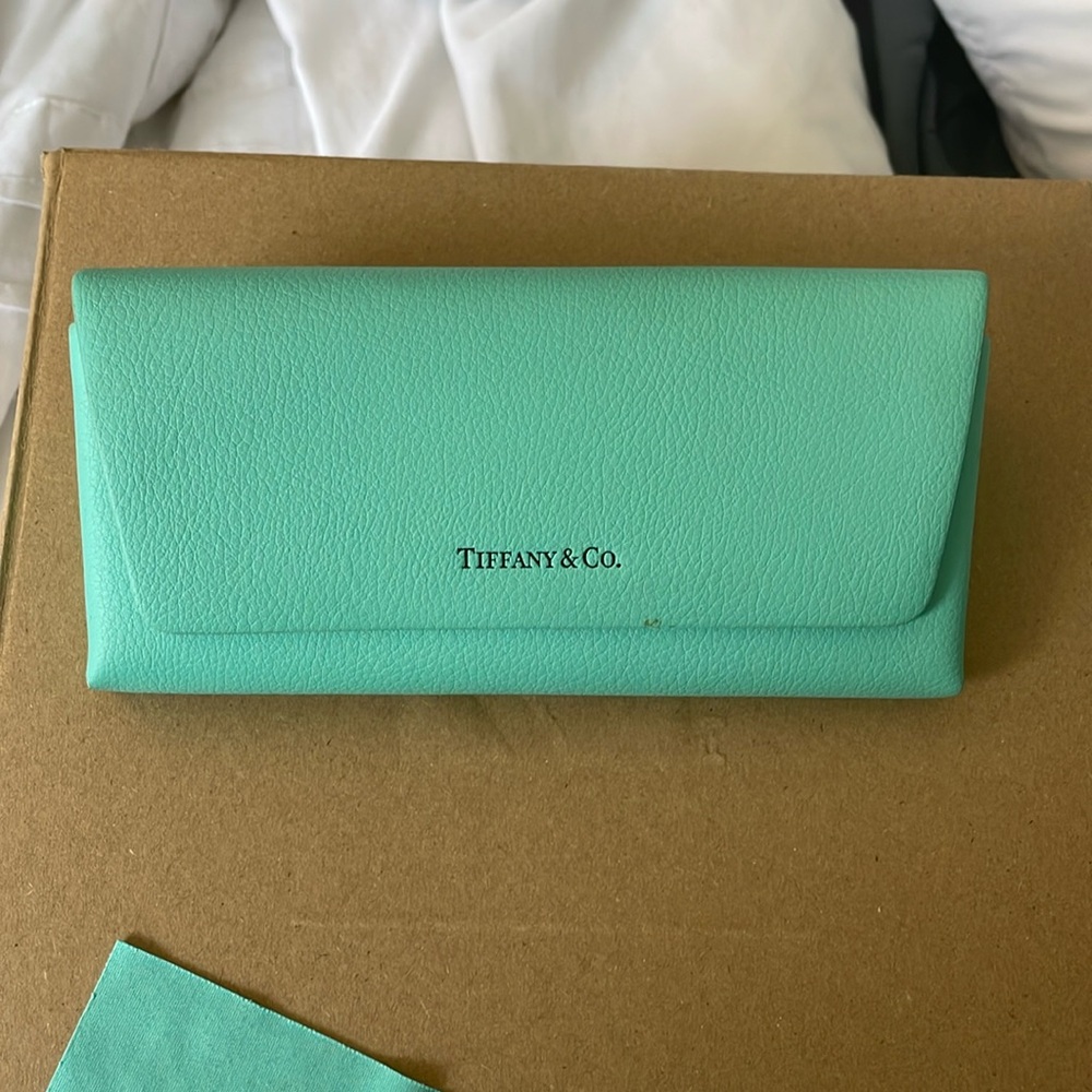 Tiffany blue soft shell sunglass case with cloth
